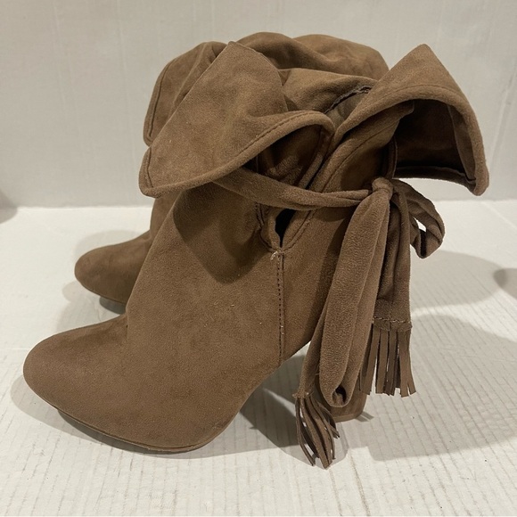 Women’s Wild Diva Brown Faux Suede Booties Size 8.5 US! - Picture 1 of 5